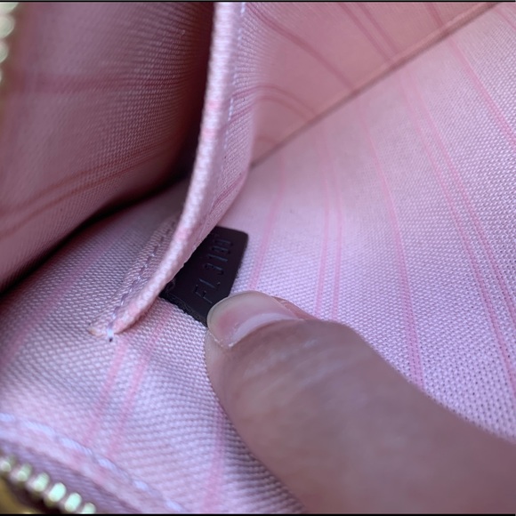 SOLD! Authentic Nevefull MM Pouch. - Picture 10 of 11